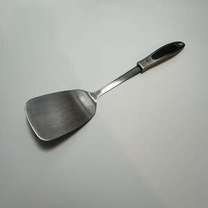INOX Edelstahl ROSTFREI Stainless Steel 18/8 Spatula Turner EUC Metal Handle w P